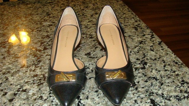 tommy hilfiger black pumps