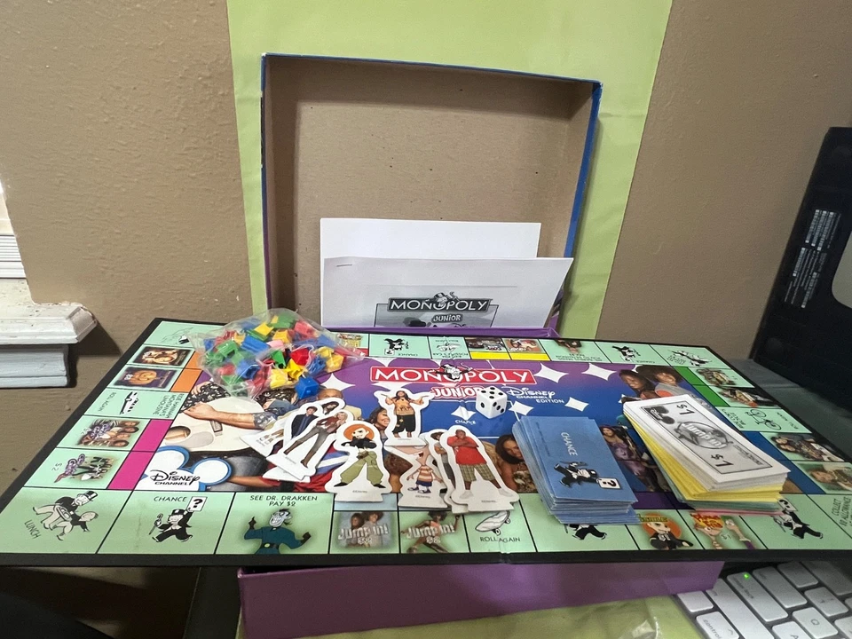 Jogo Monopoly Junior Disney Channel 2007 completo Hannah Montana Cheetah Girl - Imagem 2 de 4