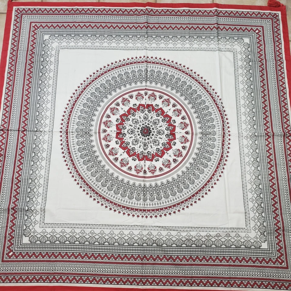 John Robshaw Target Mandala Boho Tapiz Arte de Pared Decoración Borlas Rojo Negro Gris Foto 2 de 4