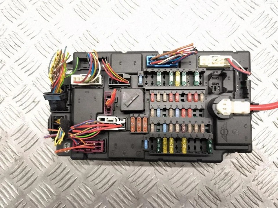 Mini R56 Fuses MINI COOPER R56 Fuse Box Module 519397053 345522601 05514272 1.40 ...