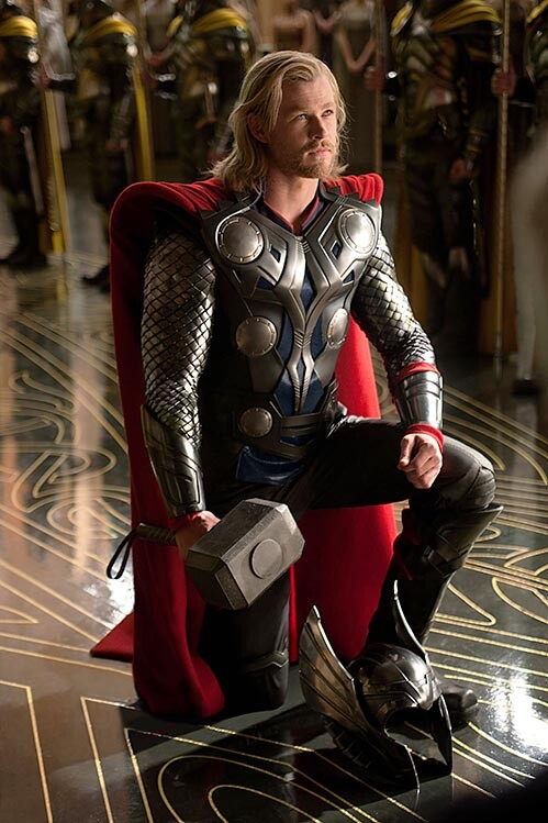 Chris Hemsworth hot kneeling with hammer Thor 2011 Photo Chris Hemsworth hot kneeling with hammer Thor 2011 Photo
