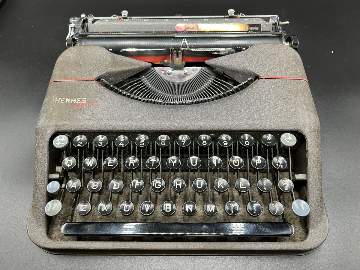 ヴィンテージのエルメス ・ ベビー タイプライター エルメス ベビー ヴィンテージ タイプライター 1936年製 グレー