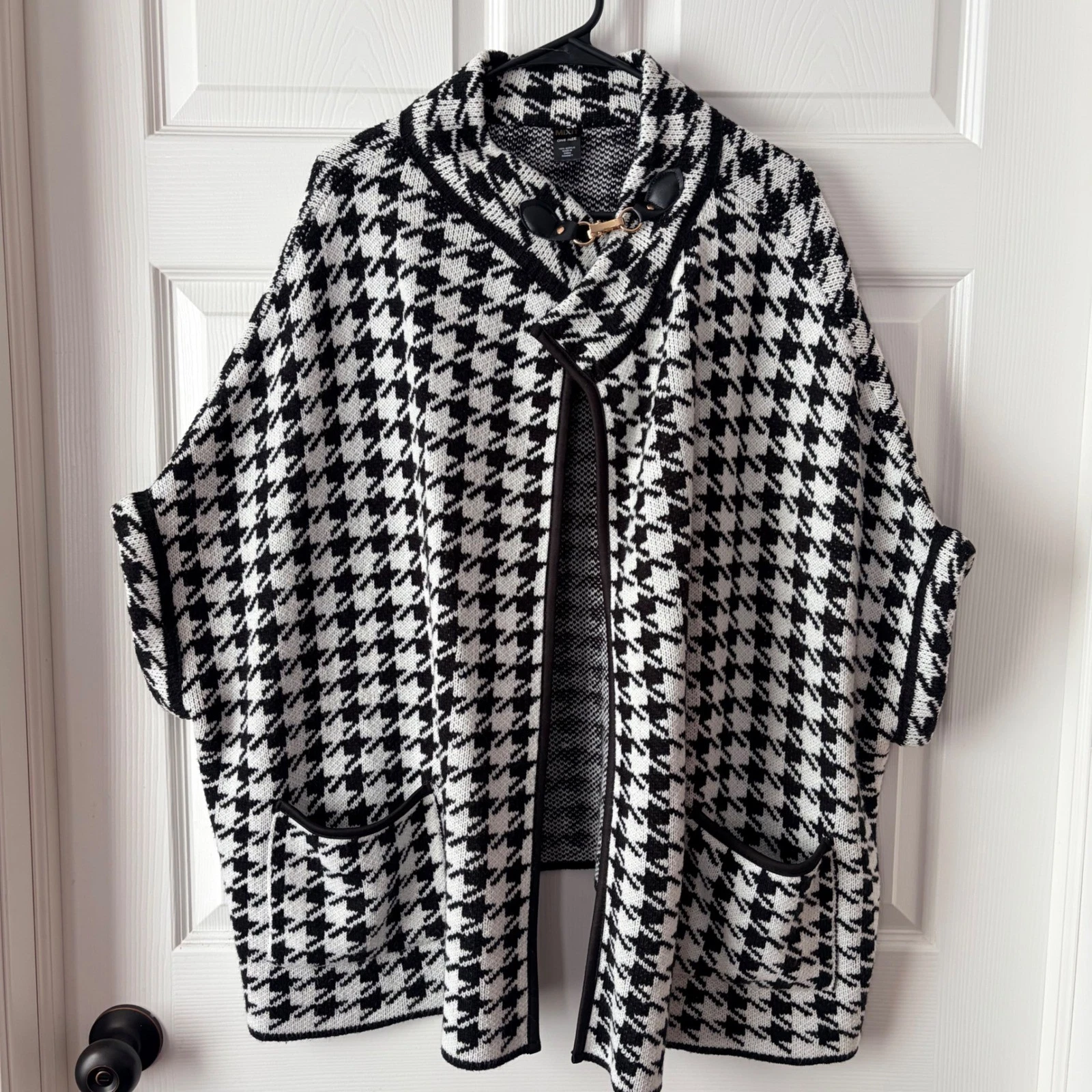 Mixit Houndstooth Knit Poncho Cardigan Black White Toggle One Size Pocket Cape