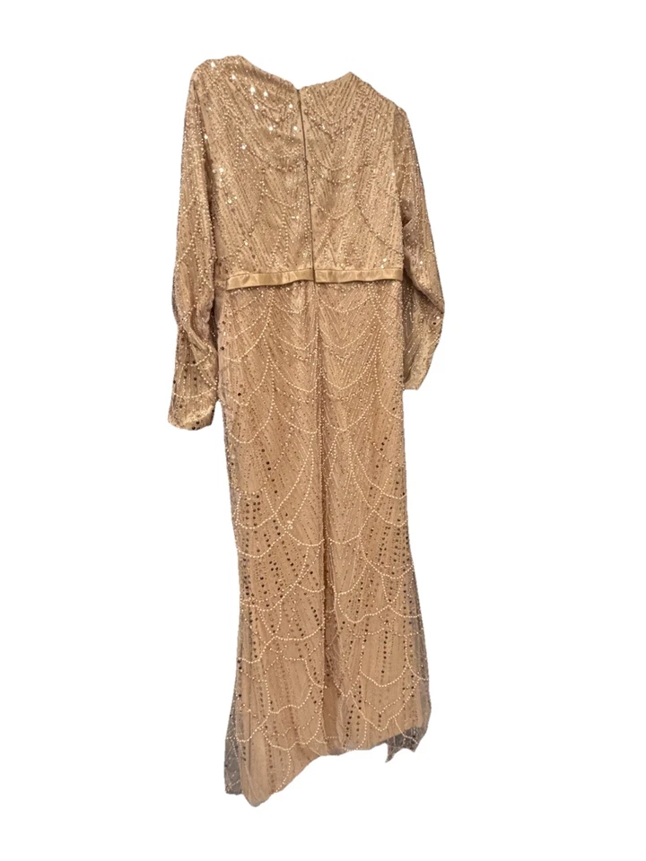 Vestido Champagne EE. UU. Talla 16 Con Velo Elegante Brillante Cuentas Hecho a Mano Foto 3 de 4