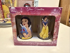 Vintage Set of 2 Snow White Disney Drinking Glasses 5.75” H x 3.25” w 14 oz GUC