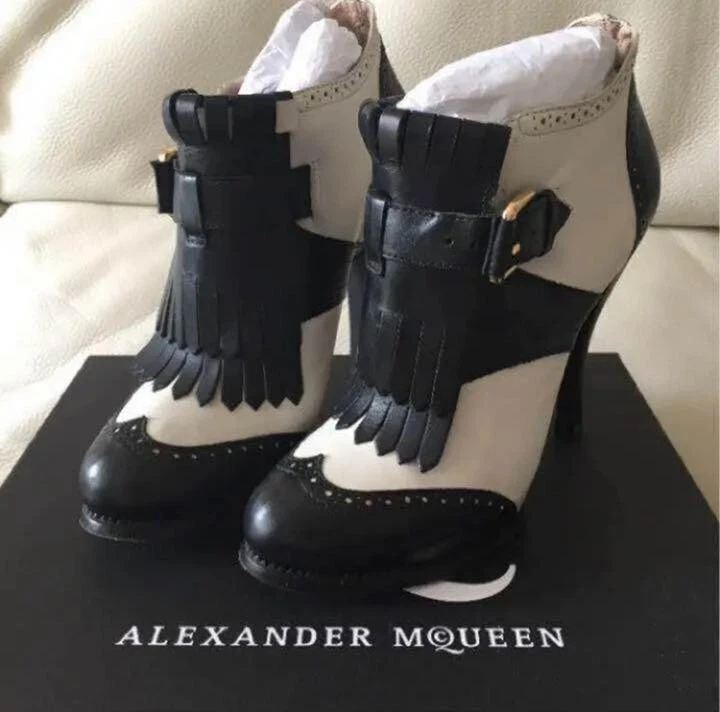 Alexander McQueen — Alexander McQueen Short Boots White Black Leather EU:37 US:7 WingChip