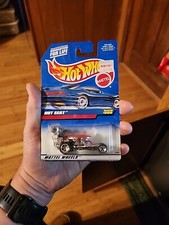 Hot Wheels Hot Seat - Chrome / Red Toilet Car - 999 - 1998 New on Card