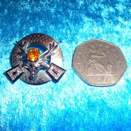 Vintage Signed Mizpah Round Silvertone Orange gem Scottish Stag Brooch Pin Badge - Picture 1 of 3