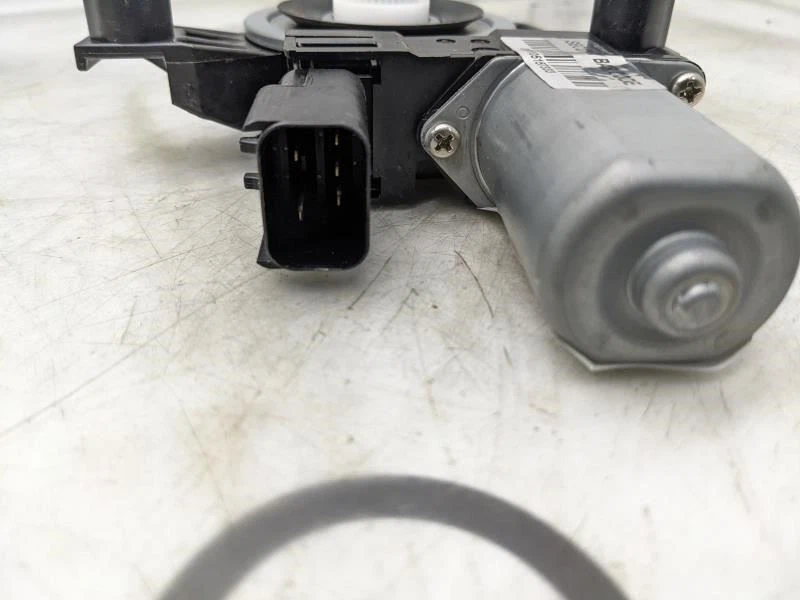 Оригинальный двигатель регулятора стекла передней левой двери 2019-2023 Ram 1500 68321289AA - Изображение 4 из 4