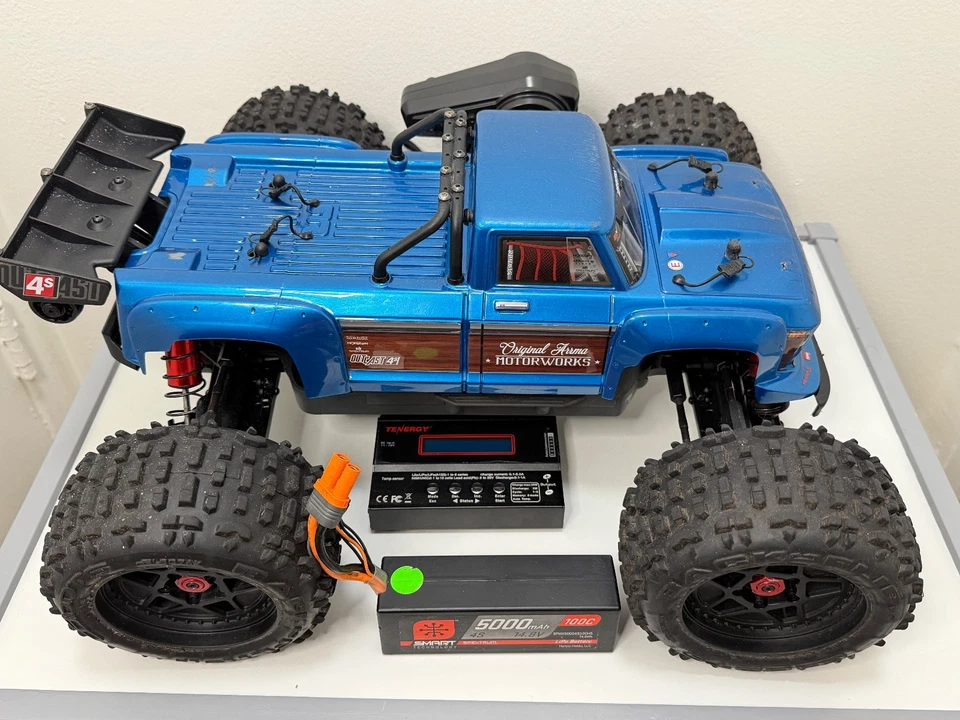 ARRMA OUTCAST 4S 4X4 RTR BRUSHLESS STUNT TRUCK, BLUE - Image 2 of 4