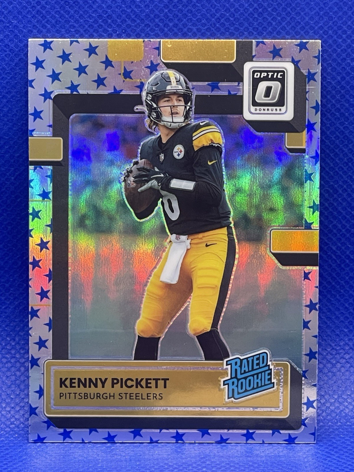 2022 OPTIC FOOTBALL KENNY PICKETT #201 RATED ROOKIE BLUE STARS PRIZM SP(104)