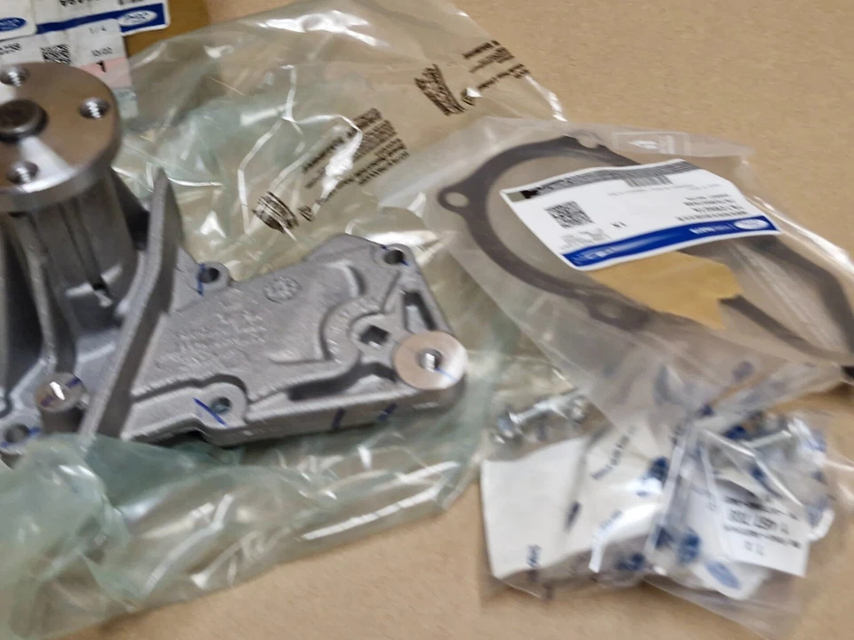 Ford Focus Water Pump 1.4 1.5 2005-2020 With gasket 1680637 Genuine NEW - Image 3 of 4