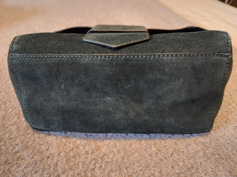 Bolso clutch Banana Republic de gamuza verde oscuro nuevo con etiquetas  Foto 4 de 4