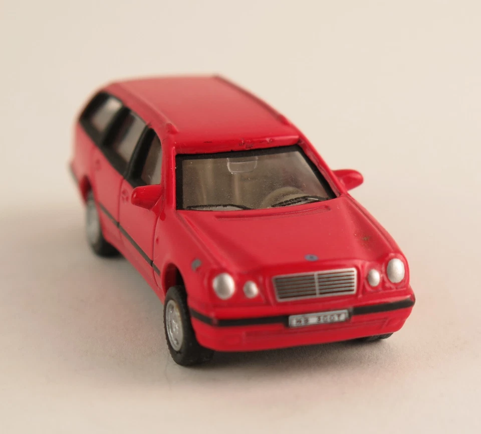 Hongwell escala 1:72 Mercedes Benz 300T A/F Foto 3 de 4