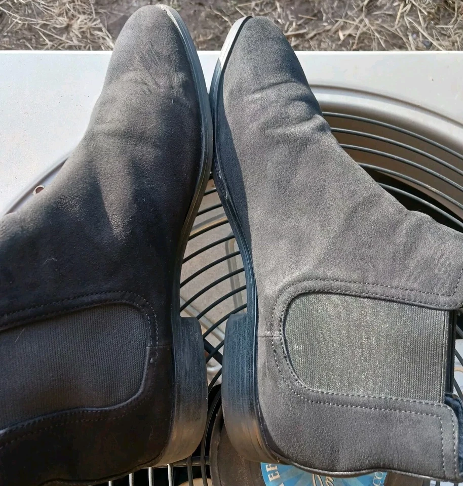 Botas Chelsea clásicas de gamuza negra para hombre de HM - talla 11,5 EU 45 Foto 2 de 4