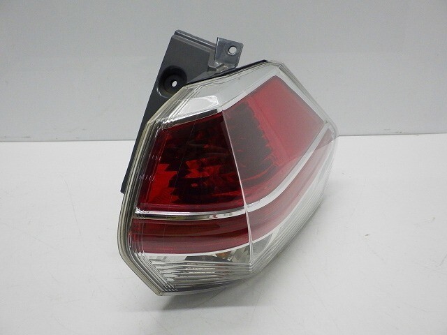 Nissan X-Trail NT31 T3 Genuine Right Side Tail Light Lamp 220