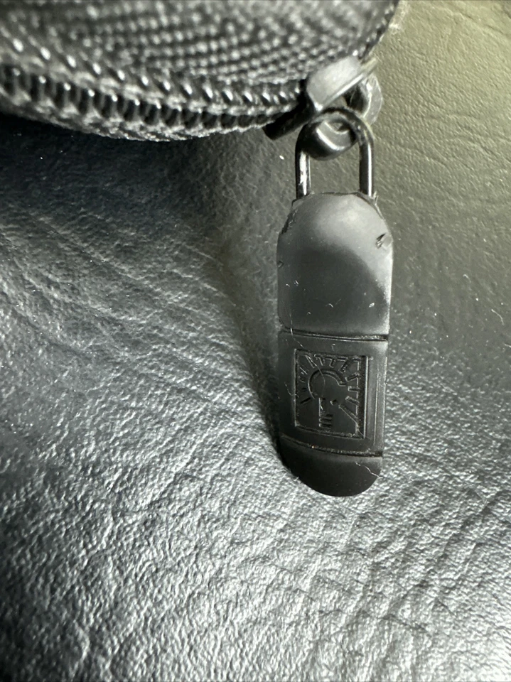 Case Logic CDE-24 24 Capacity Heavy Duty CD Wallet, Black - Image 3 of 4