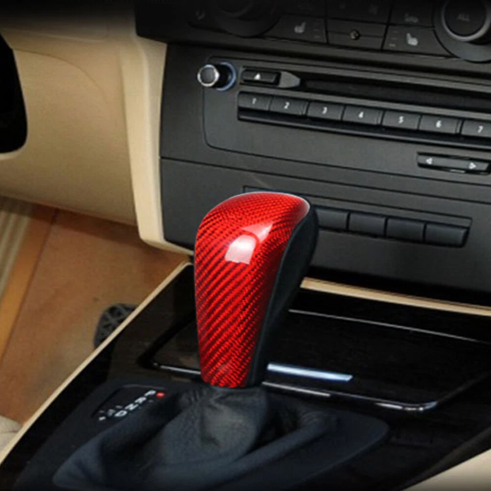 Pegatina roja de la cubierta de la cabeza de la perilla de cambio de marchas de fibra de carbono para BMW Serie 3 E90 2007-12 Foto 4 de 4