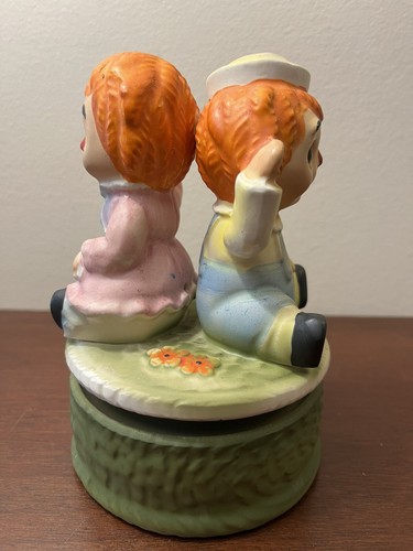 Raggedy Ann and Andy Porcelain Hand Painted Figurine Wind Up Music Box - Picture 3 of 12