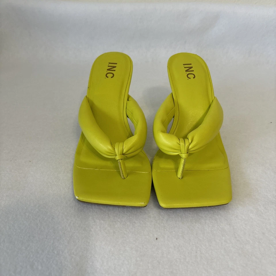 Tanga de salto alto feminina INC de couro sintético biqueira aberta biqueira quadrada tamanho 9M nova com etiquetas - Imagem 3 de 4