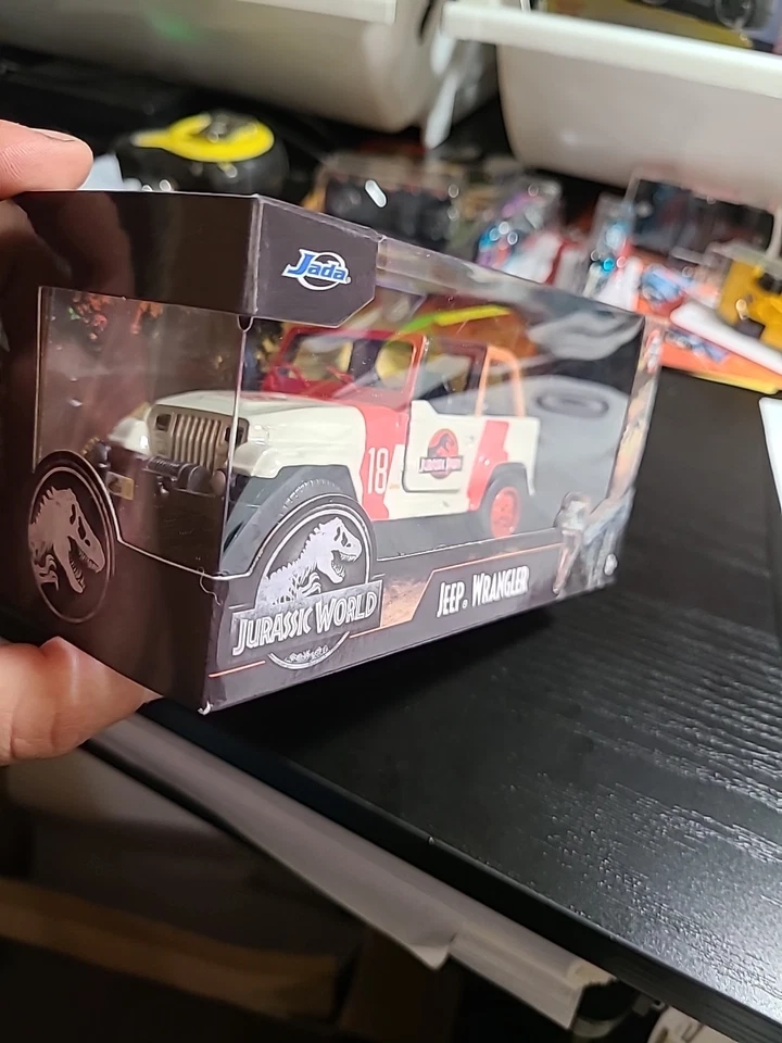 Very RARE: Jurassic Park Jurassic World  Jeep Wrangler 29,  Diecast 1:32 Scale - Image 3 of 4