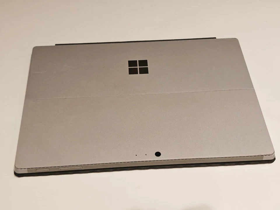 Microsoft Surface Pro 4 – i5/8Gb/256 - Working - Image 4 of 4