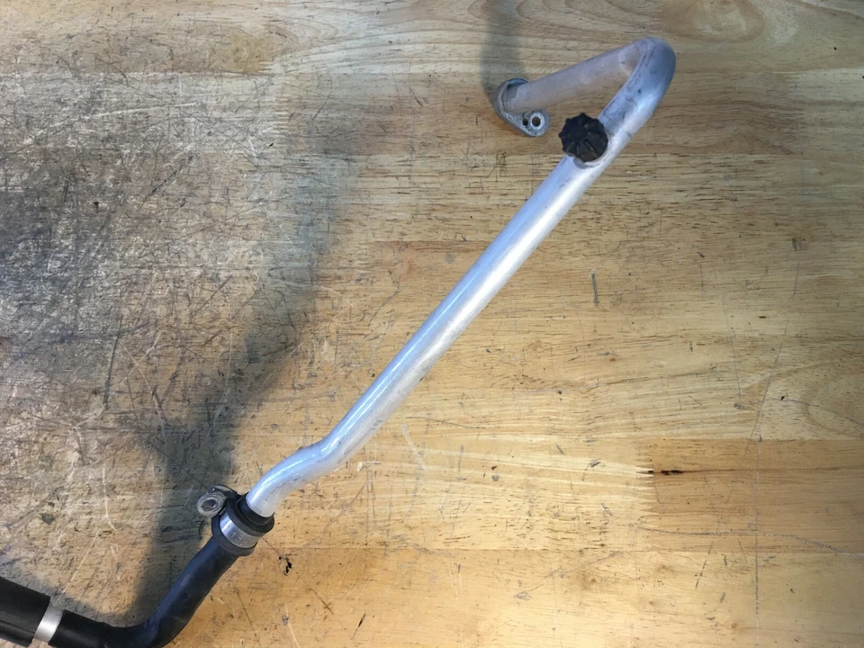 Tubo de manguera de línea de aire acondicionado Audi R8 V8 2009 420260708 fabricante original 2346 Foto 4 de 4