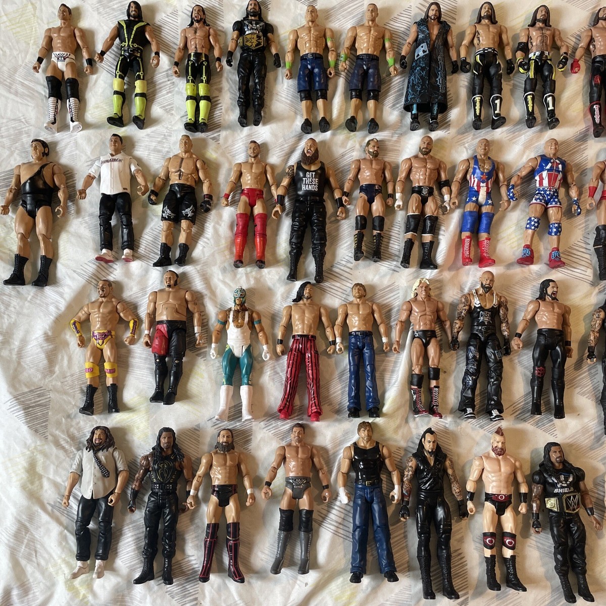 WWE　 フィギア　セット Wwe Action Figures Raw & Smack down With Accessories And Wwe