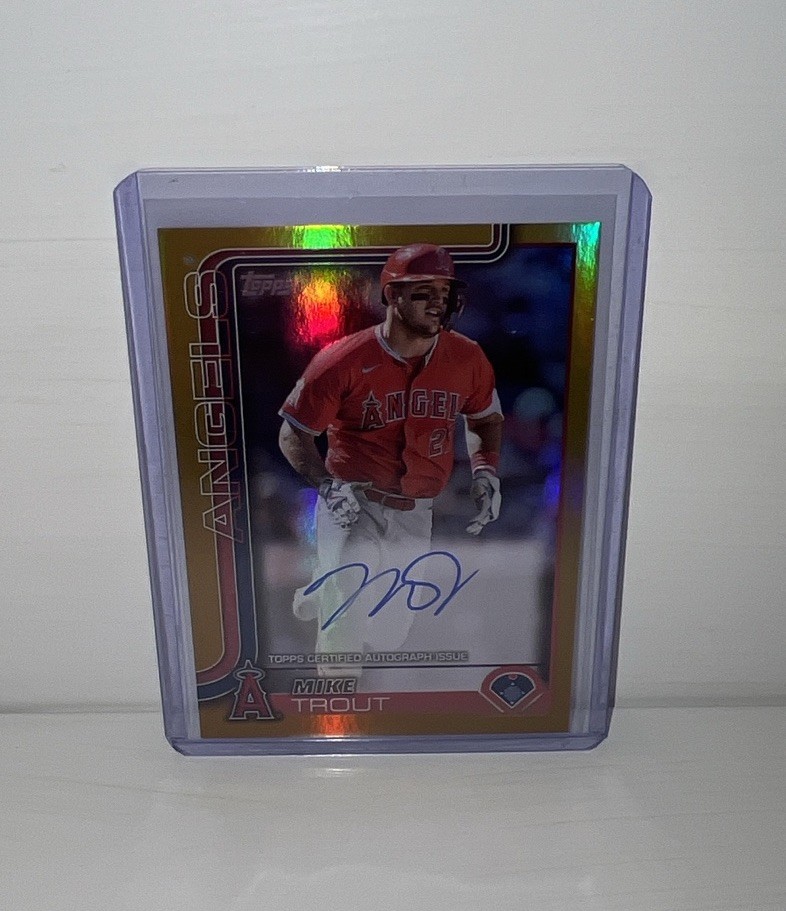 2025 Topps Series 1 Mike Trout Real One Auto Gold /50 #200 Angels