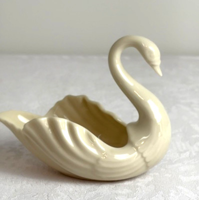 Lenox Ivory White Swan Trinket Dish Ring Holder Made in USA Gold Marking