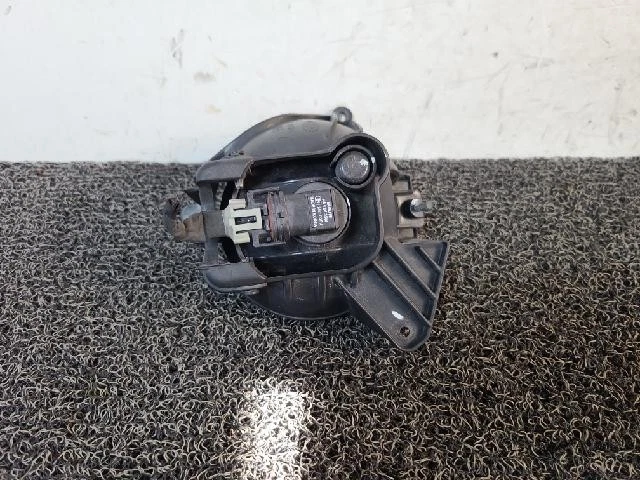 Chevrolet Orlando LTZ 2015 luz antiniebla derecha Foto 3 de 4