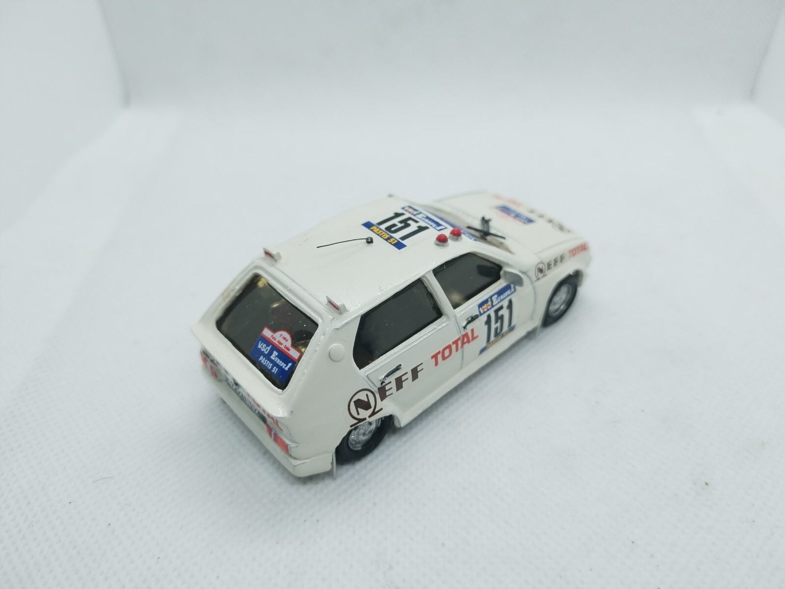 Foto 10 di 18