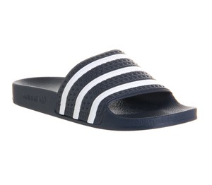 Dettagli su Da Donna Adidas Adilette CURSORI Navy Sandali Bianchi- mostra il titolo originale Dettagli su Da Donna Adidas Adilette CURSORI Navy Sandali Bianchi- mostra il titolo originale