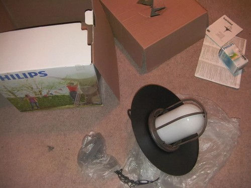 Philips MyGarden Pasture Outdoor Light, Includes 1 x 53W E27 Bulb - Rustic Brown - Picture 4 of 4