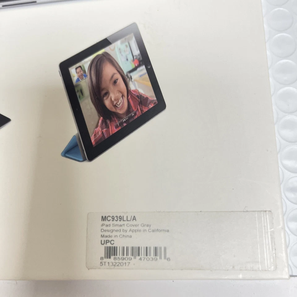 Original APPLE iPAD 2 Gray Smart Cover MC939LL/, Brand New, Factory Sealed Case - Image 2 of 4