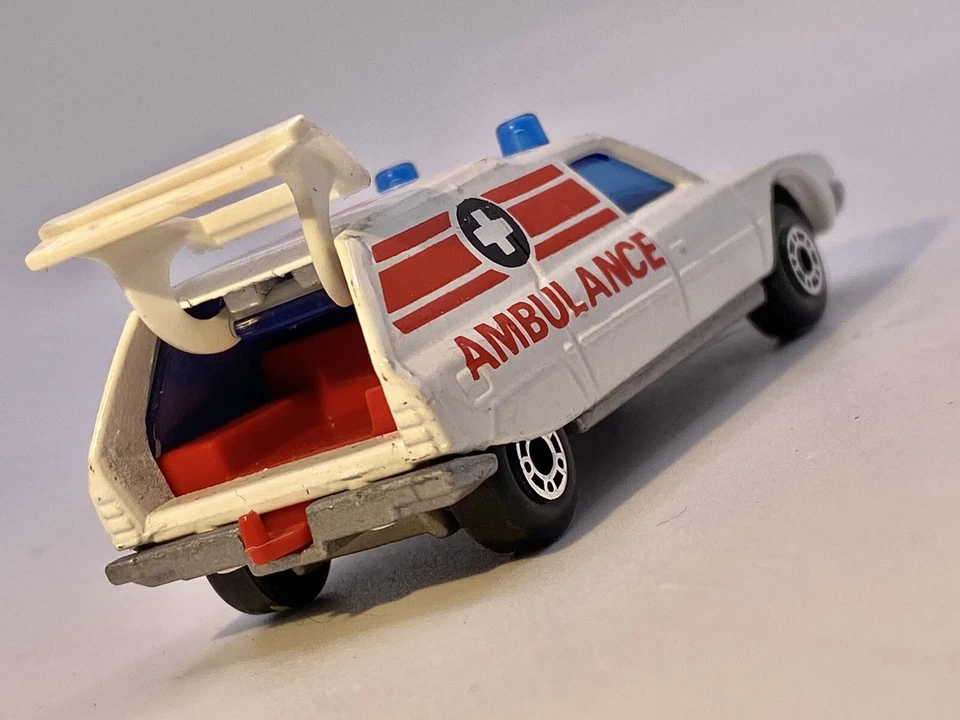 Matchbox🔥Superfast 1979 Citroen CX Ambulance No.12 HTF - Image 4 of 4