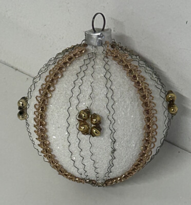 Beautiful Vintage Snowy Christmas Tree Bauble with Leonian Wire Beads 2185/23