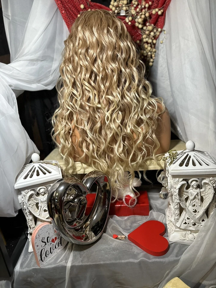 LINDA PERUCA DE 27 POL., CACHOS SOLTOS, MISTURA LOIRA, FRENTE DE RENDA COM PARTE PROFUNDA❤️ - Imagem 4 de 4