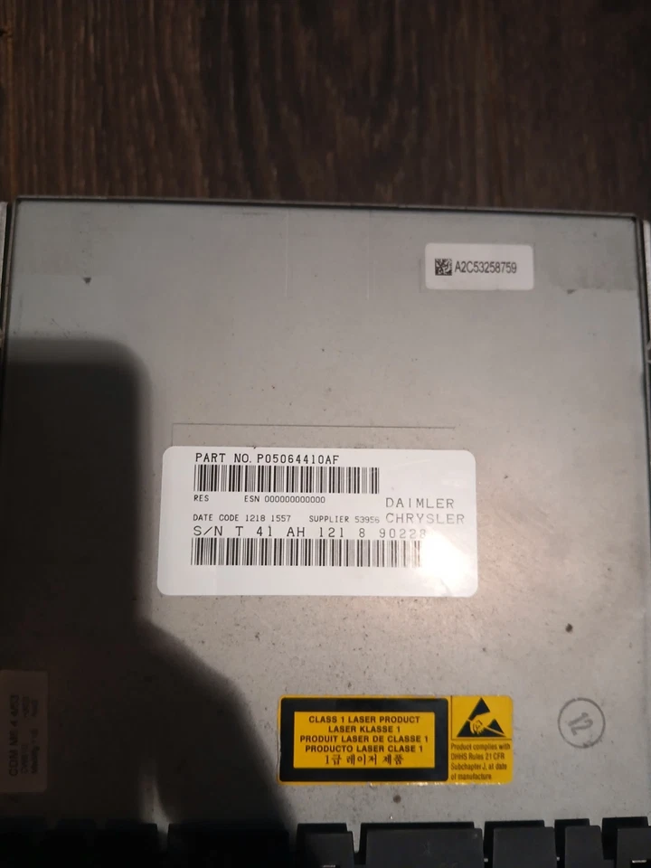 2004-2009 Dodge Durango Chrysler aspen CD Player MP3 RADIO P05091195AB AUX RES - Image 4 of 4