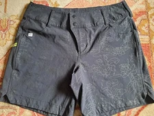 Wild Rye Freda Bike Hike Athletic Shorts size 8 Black Lotus Greyscale