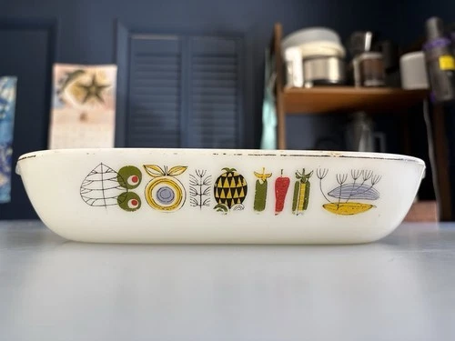 Vintage Milk Glass Pyrex Casserole Dish