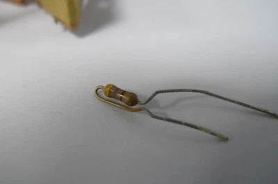 Resistor 470 Ohm Ω 1/4 Watt Vintage Carbon Resistor ±5% Philips - Image 1 of 4