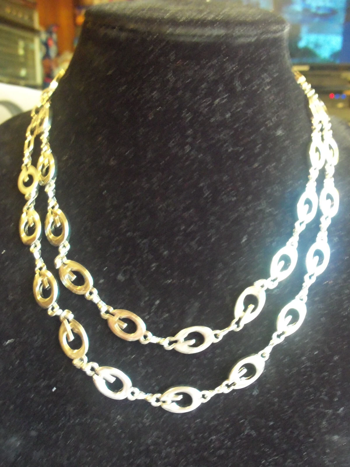 Givenchy ? Collana lunga 46 pollici logo G cartellino G anni 80