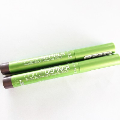 1 STÜCK MAYBELLINE COLOR DEFINER WASSERDICHTER STICK OMBRETTO 51 SCHWINDELERREGEND LILA