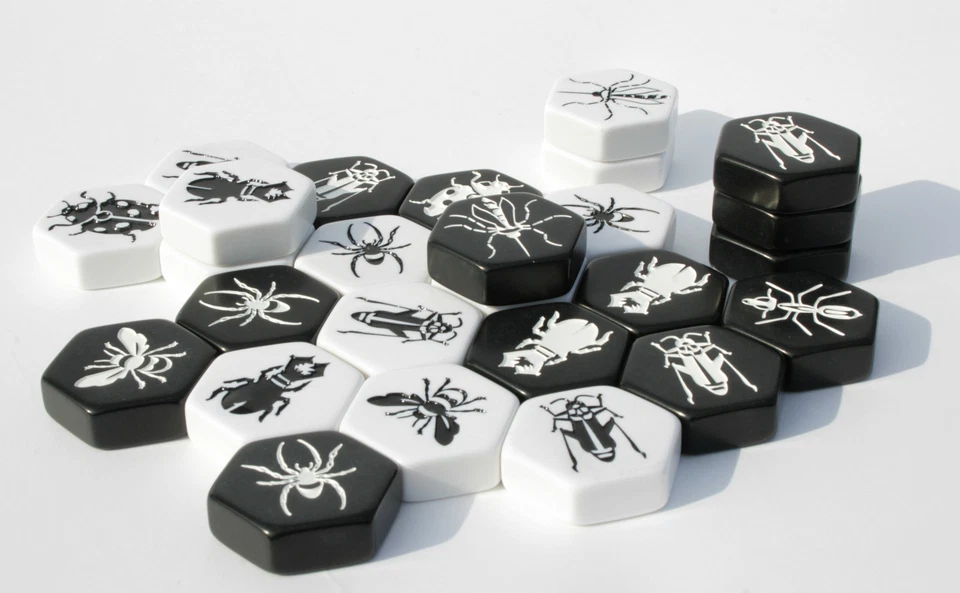 NEW Hive Carbon (Classic Black & White) with Ladybug & Mosquito expansions - Image 3 of 3