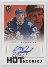 2013-14 Score Hot Rookies Signatures Leo Komarov #638 Auto 1h1