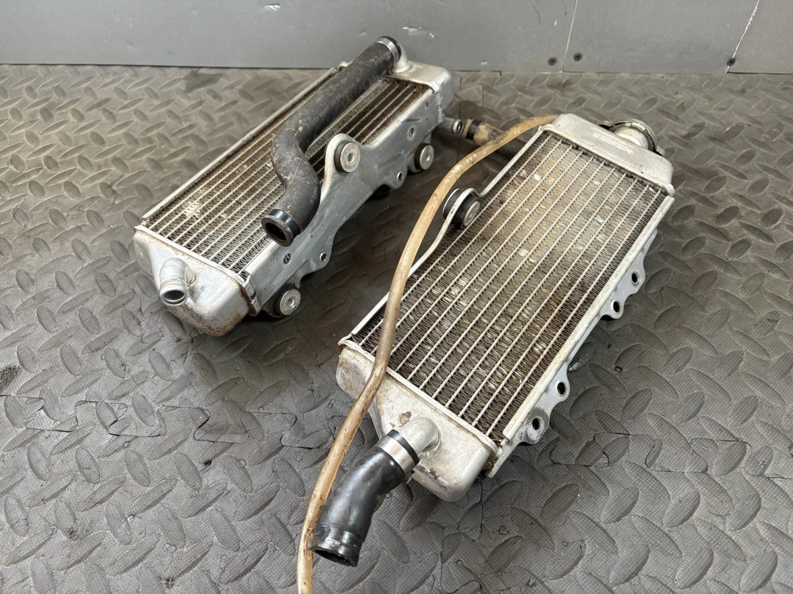 2003-2005 Yamaha YZ450F OEM Left Right Radiator Rad Cooling Set 5TA-12461-00-00