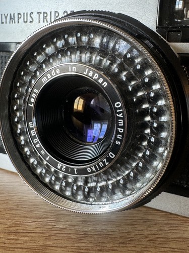 Olympus Trip 35 Point & Shoot Filmkamera 40 mm F2,8 im Etui mit Riemen GETESTET