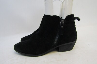 Vince Camuto Womens Sz 7.5 M Black Suede Zip Ankle Fashion Boots Bootie