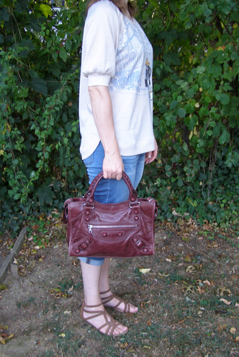 Balenciaga City distressed leather shoulder bag DARK RED/MAROON/CRANBERRY color - Picture 19 of 20